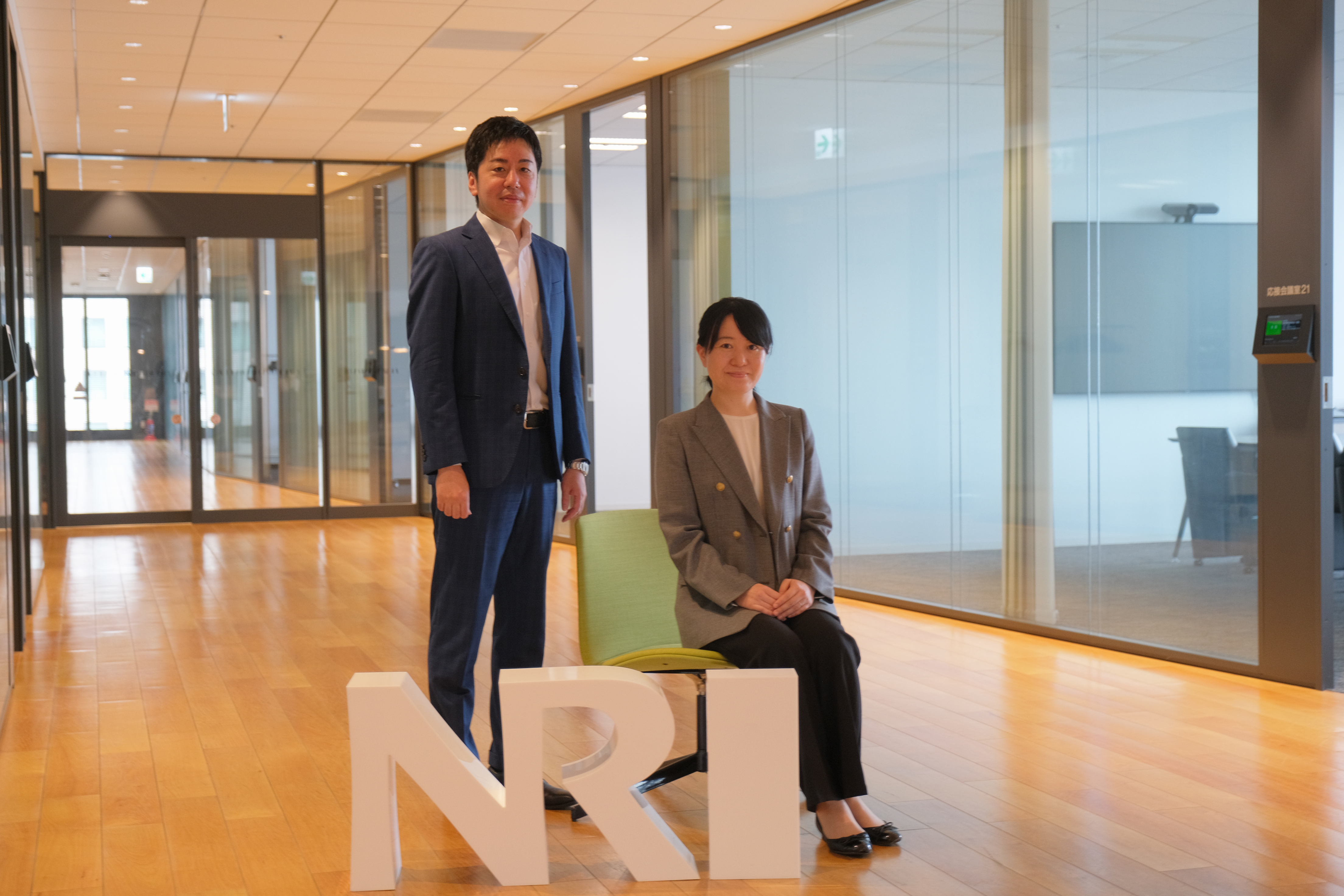 From left, Mr. Yoshiyuki Iwata and Ms. Shoko Ozawa, Nomura Research Institute, Ltd.